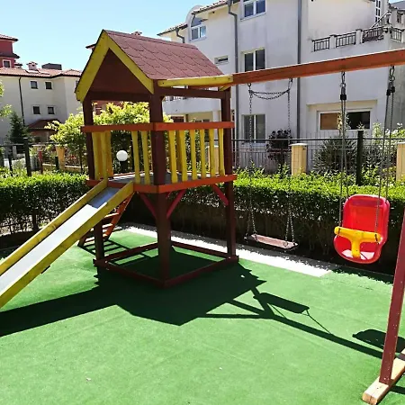 מלון Хотел Радина 2*